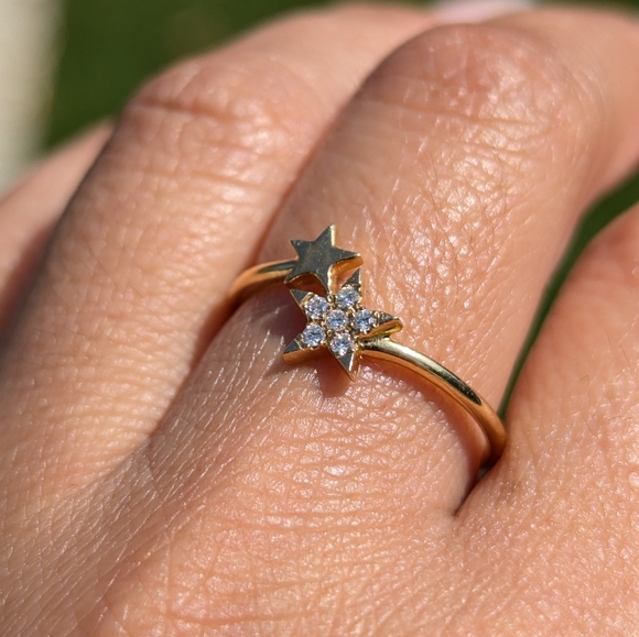 14K Yellow Gold Double Star Diamond Ring Band - Picture 9 of 10